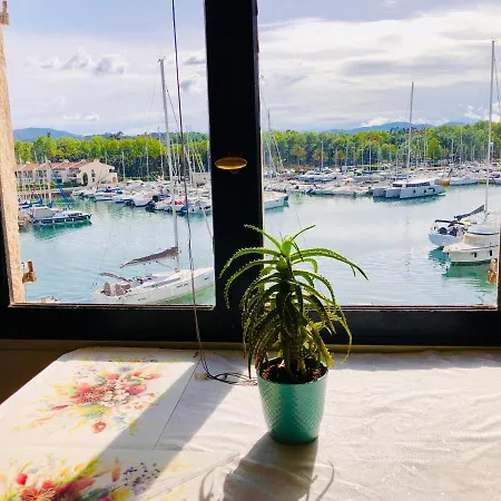 Petit Cocon Magnifique Vue Sur Marina Dans Le Golfe De Saint Tropez 孔格林