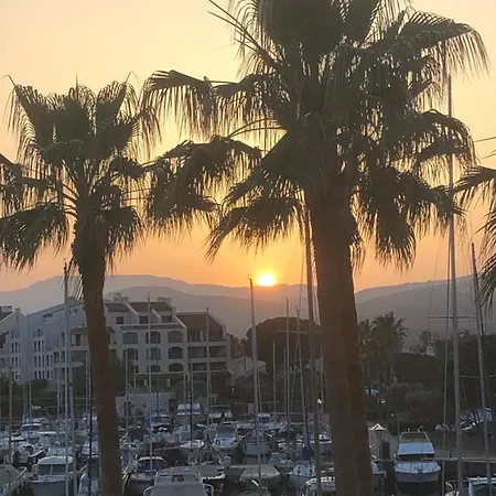 Appartement Petit Cocon Magnifique Vue Sur Marina Dans Le Golfe De Saint Tropez *