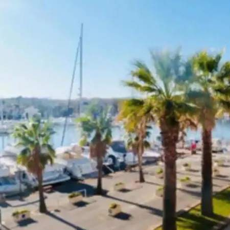 Petit Cocon Magnifique Vue Sur Marina Dans Le Golfe De Saint Tropez 孔格林